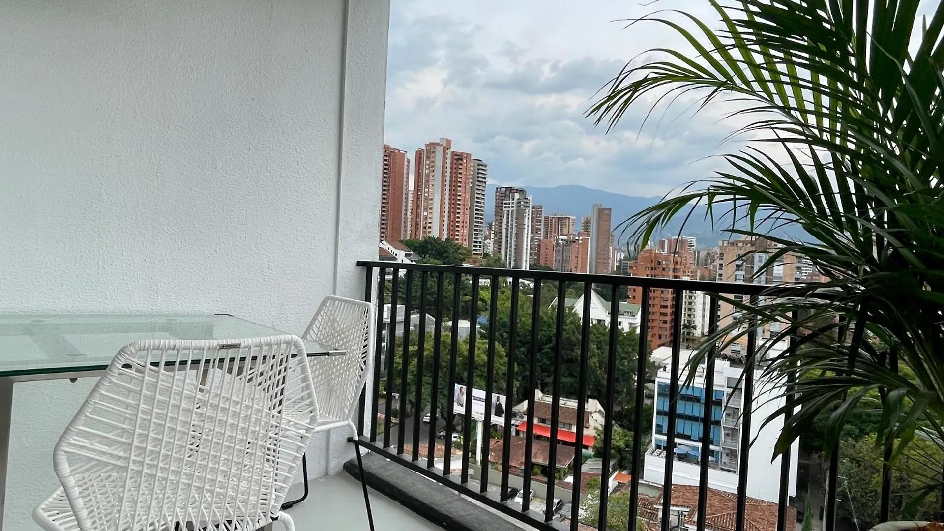 Апартаменты Cozy 1Br With Private Terrace In Медельин